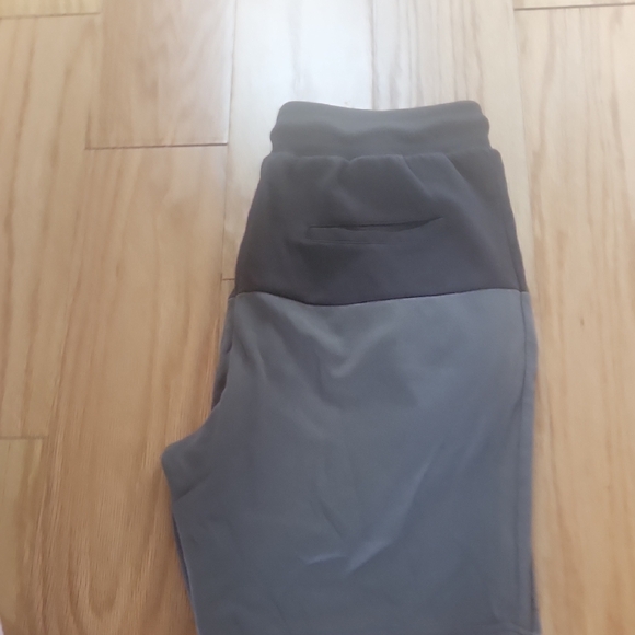 Men's Gray Athletic Shorts Medium - Picture 12 of 17